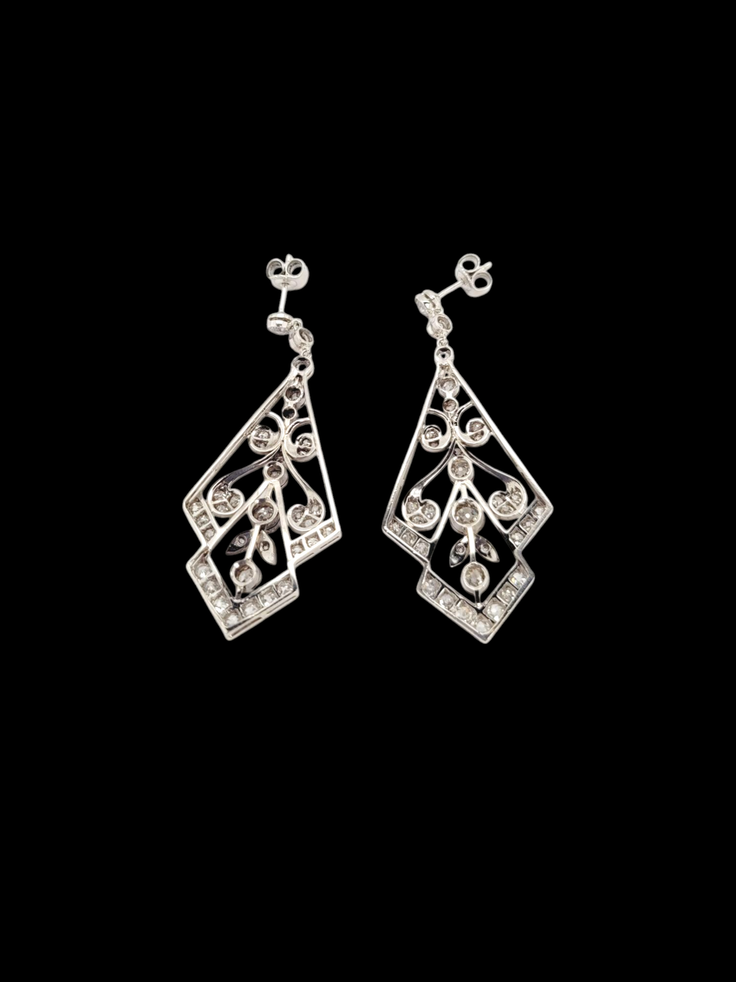 Pair of art deco diamond drop earrings
SKU: 7951