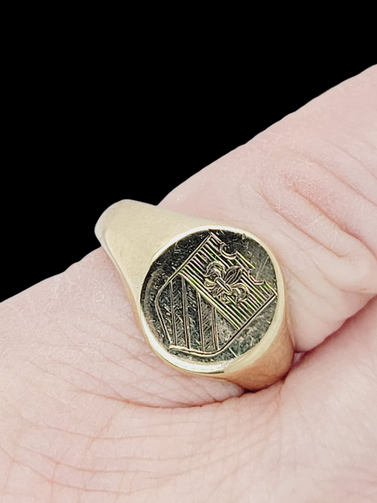 Engraved 9ct gold signet ring
SKU: 7998