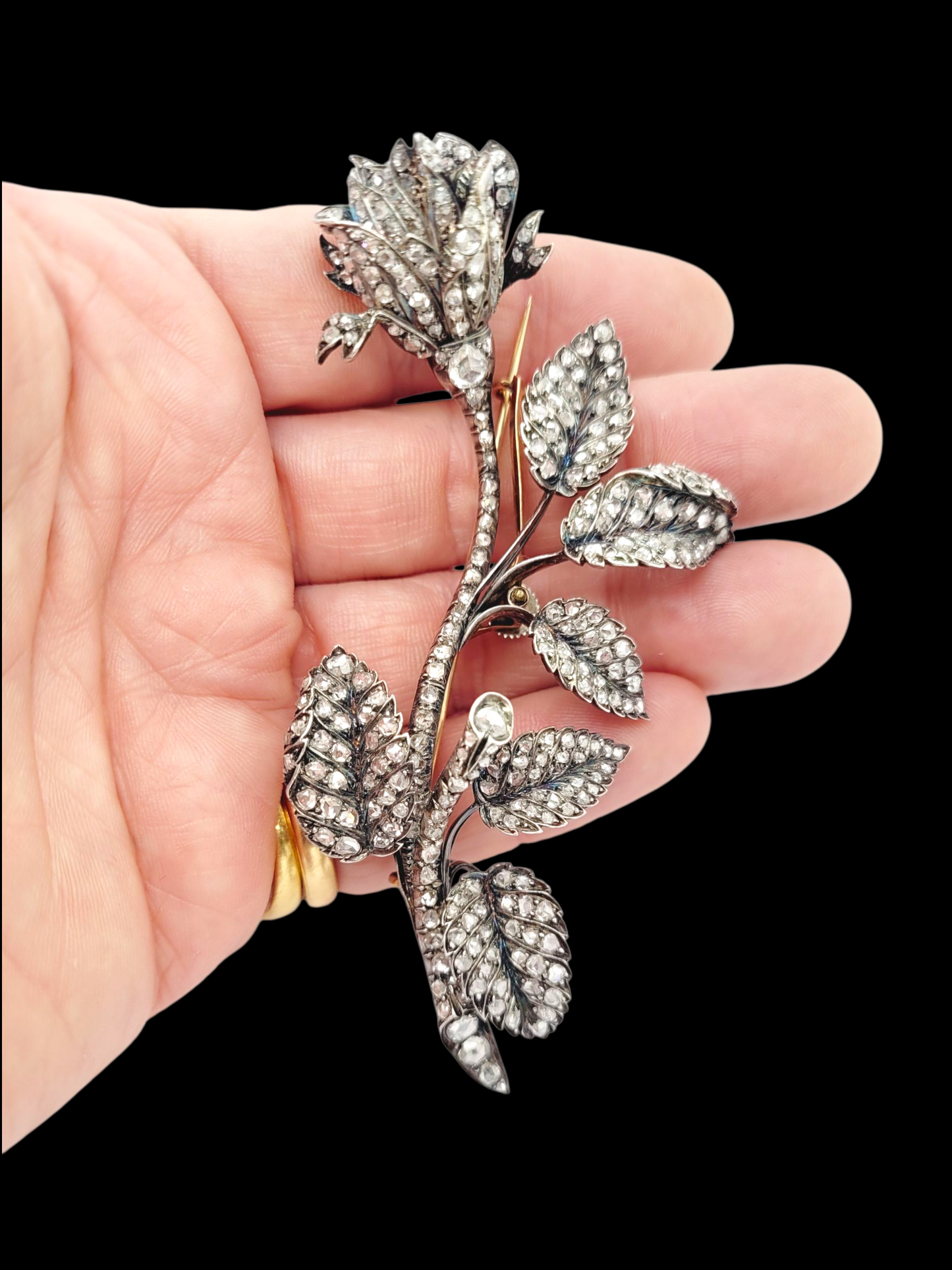 Antique en tremblant diamond set rose brooch
SKU: 8474