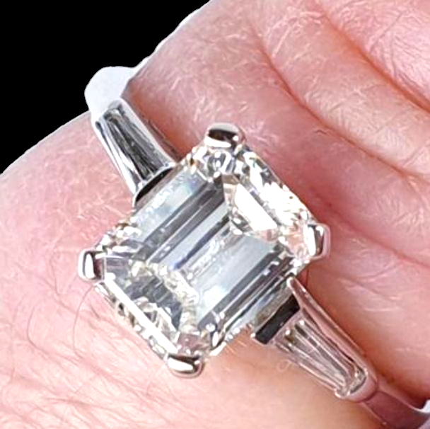 1.42ct emerald cut diamond engagement ring
SKU: 4462