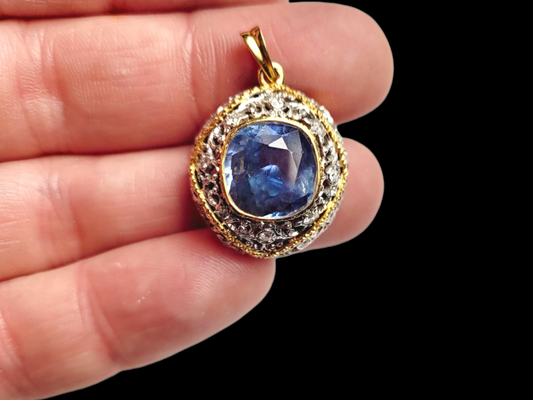 Large natural cornflower blue Ceylon sapphire pendant
SKU: 8060