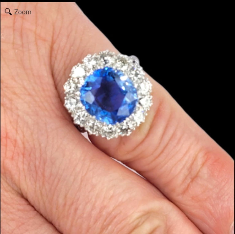 Natural cornflower Ceylon Sapphire and diamond ring
SKU: 8231