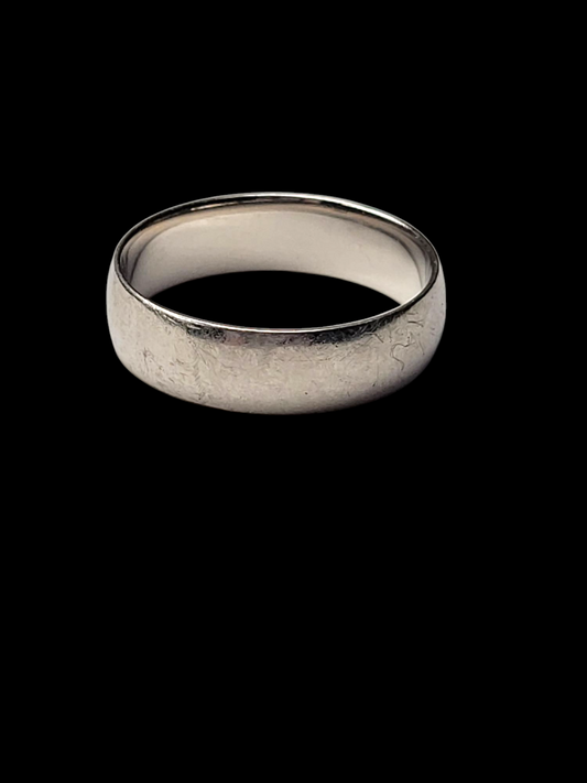 6mm Court shaped wedding band
SKU: 8126