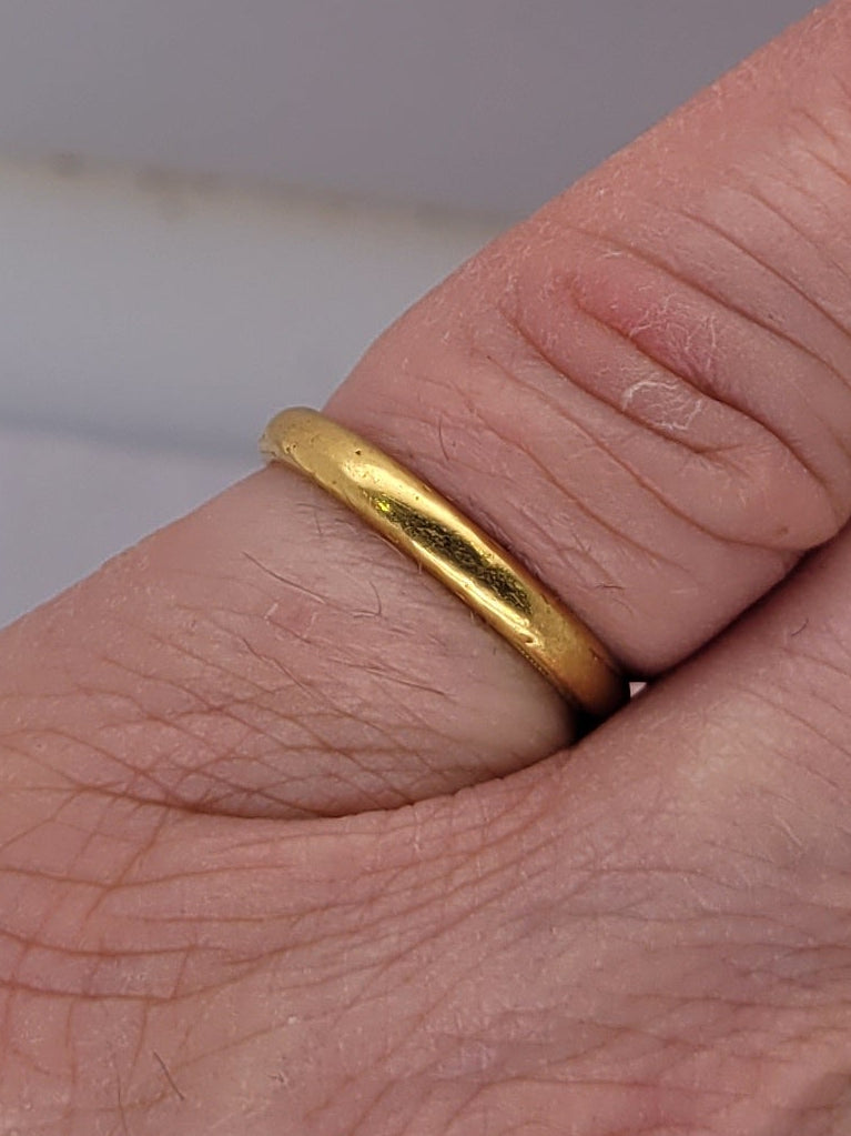 Antique 22ct gold wedding ring
sku 8549