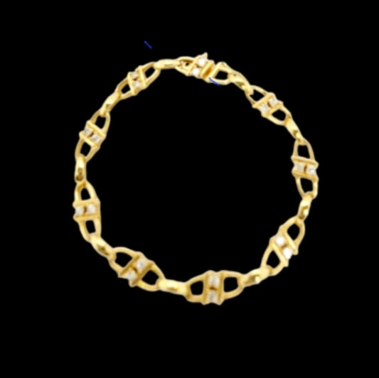 Stylish vintage diamond and 18ct gold bracelet
SKU: 7740