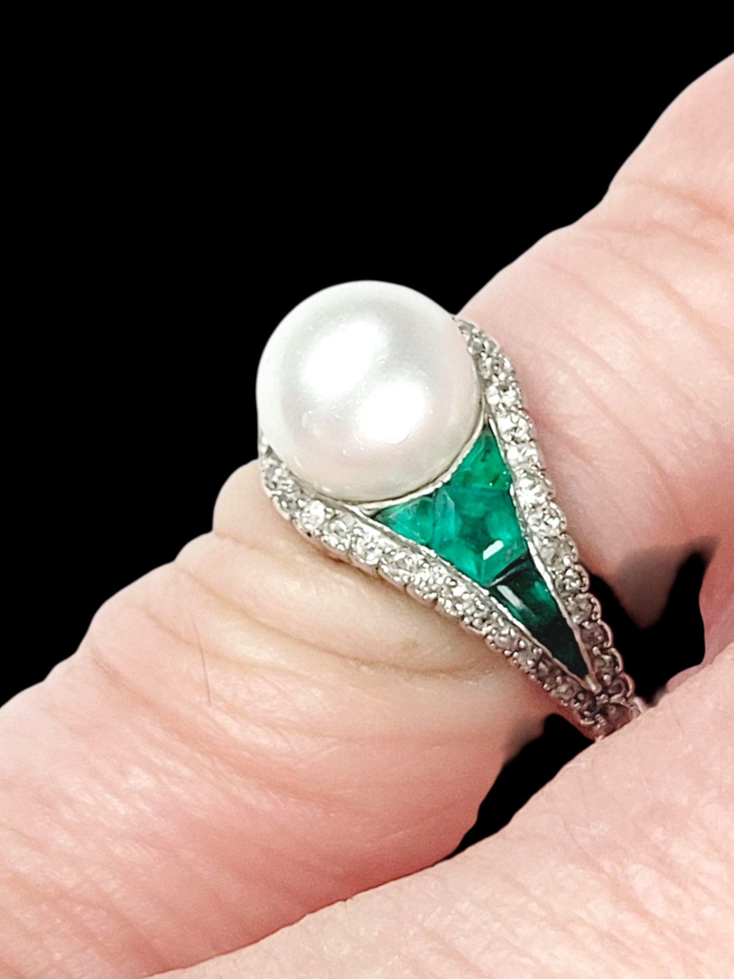 Natural pearl, emerald and diamond ring
SKU: 8341