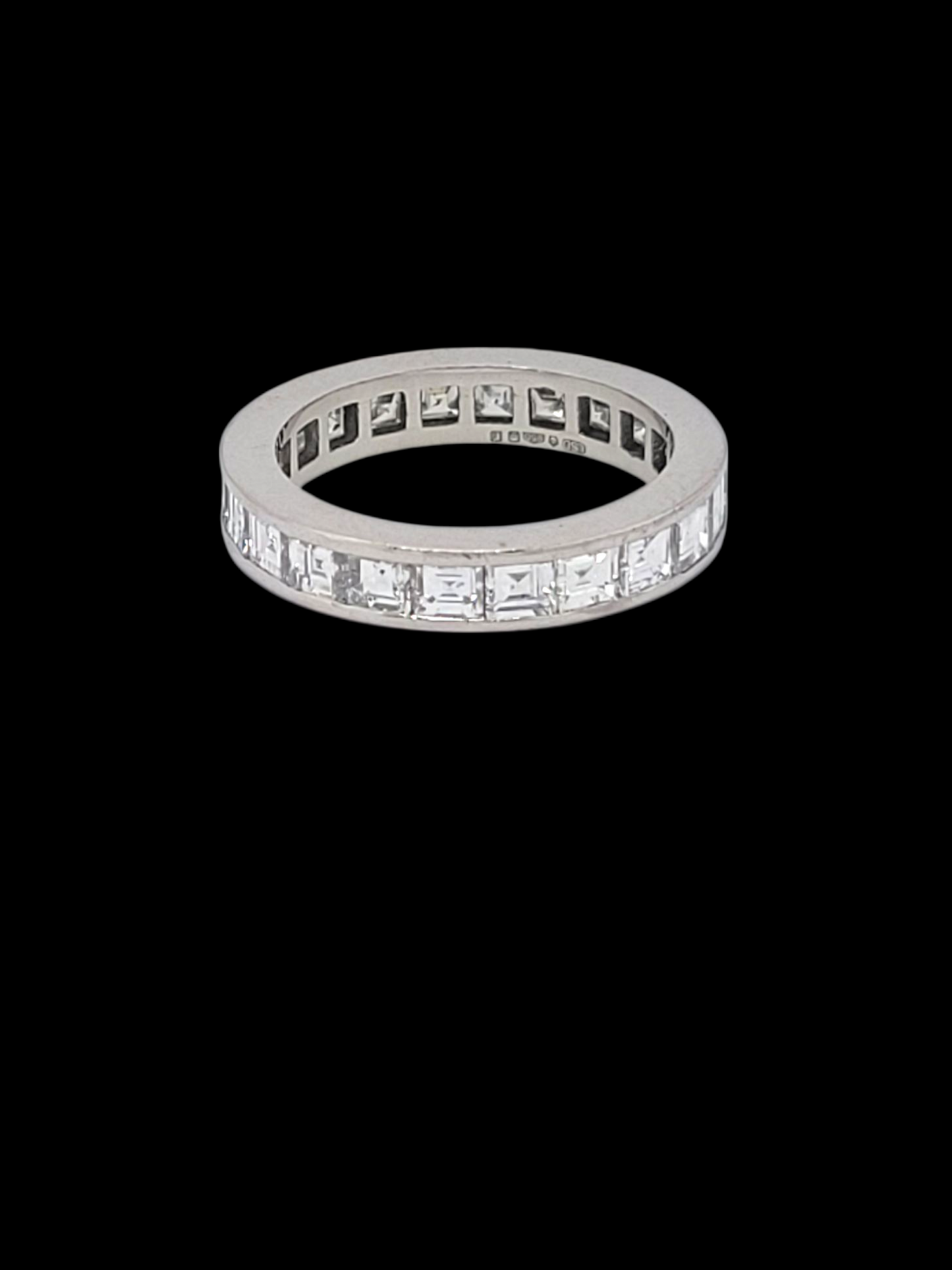 Chic square cut diamond full hoop diamond ring
SKU: 8367