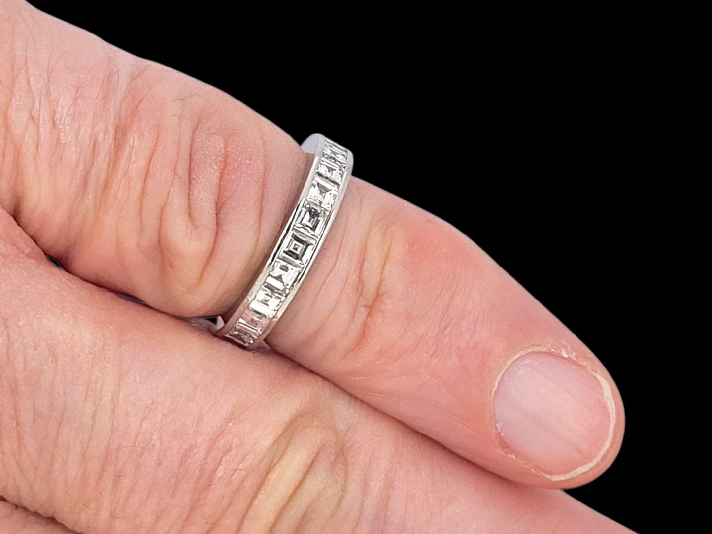 Chic square cut diamond full hoop diamond ring
SKU: 8367