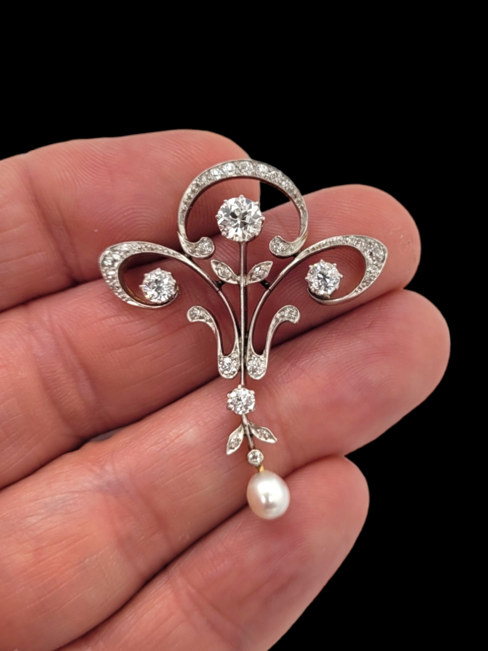 Art nouveau diamond and pearl brooch/pendant

SKU: 6417