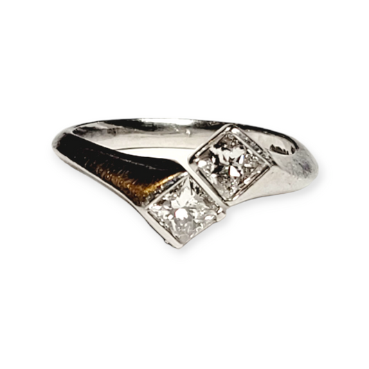Cool princess cut diamond cross over ring

SKU: 6373