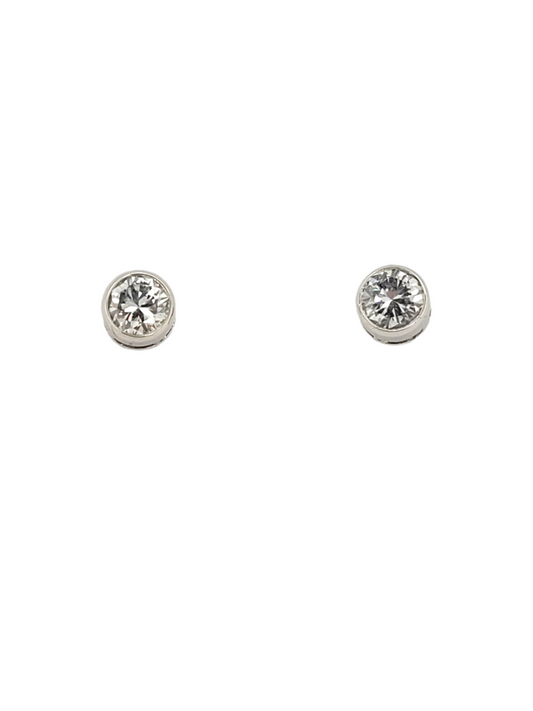 Bezel set diamond earstuds

SKU: 6826