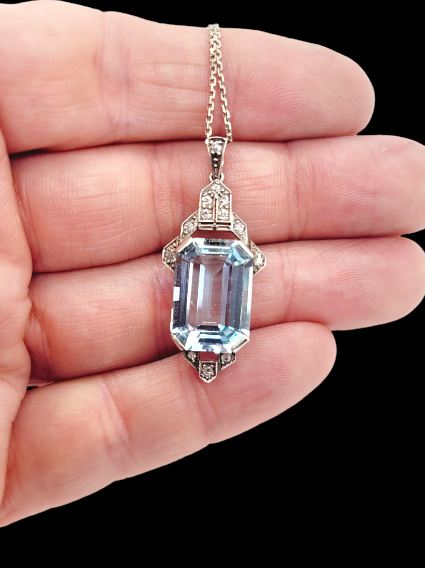 Art deco aquamarine and diamond pendant
SKU: 7141