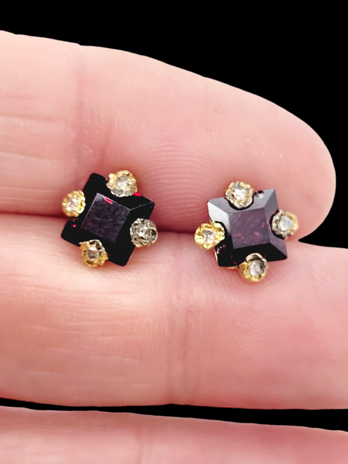 Pair of antique garnet and diamond earrings
SKU: 7210