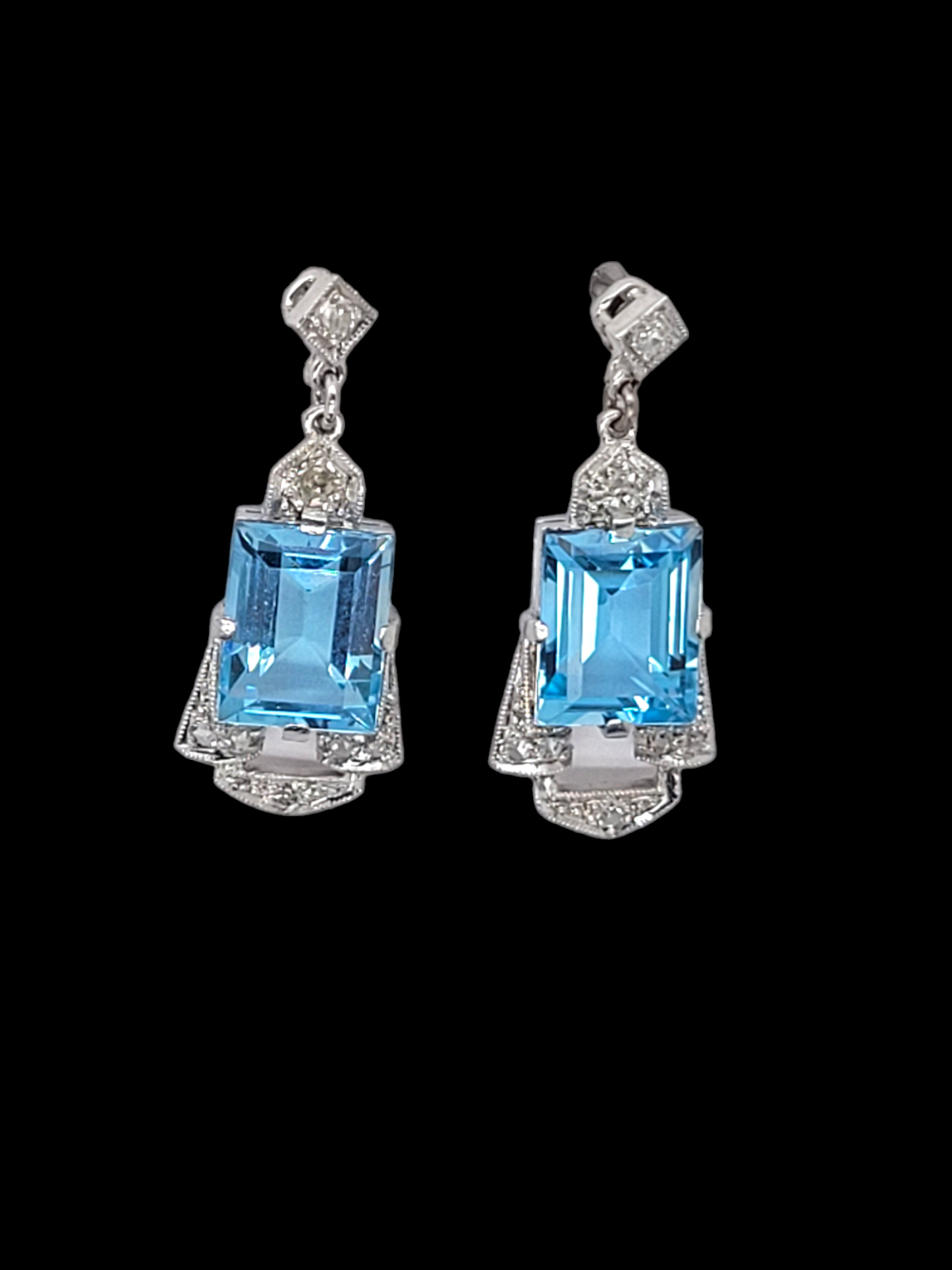 Art deco aquamarine and diamond drop earrings
SKU: 7319
