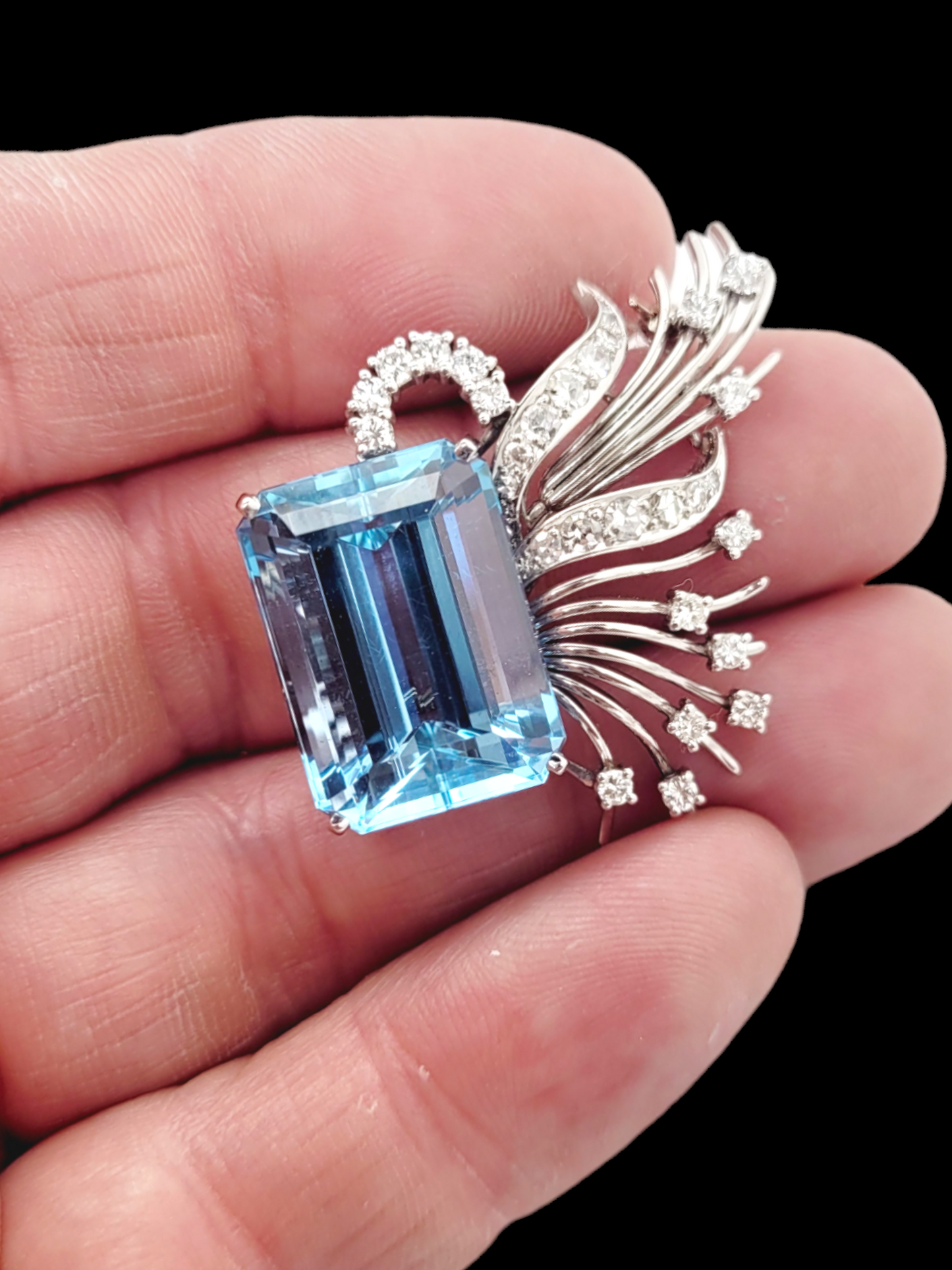 Fine Aquamarine and diamond vintage brooch
SKU: 7346