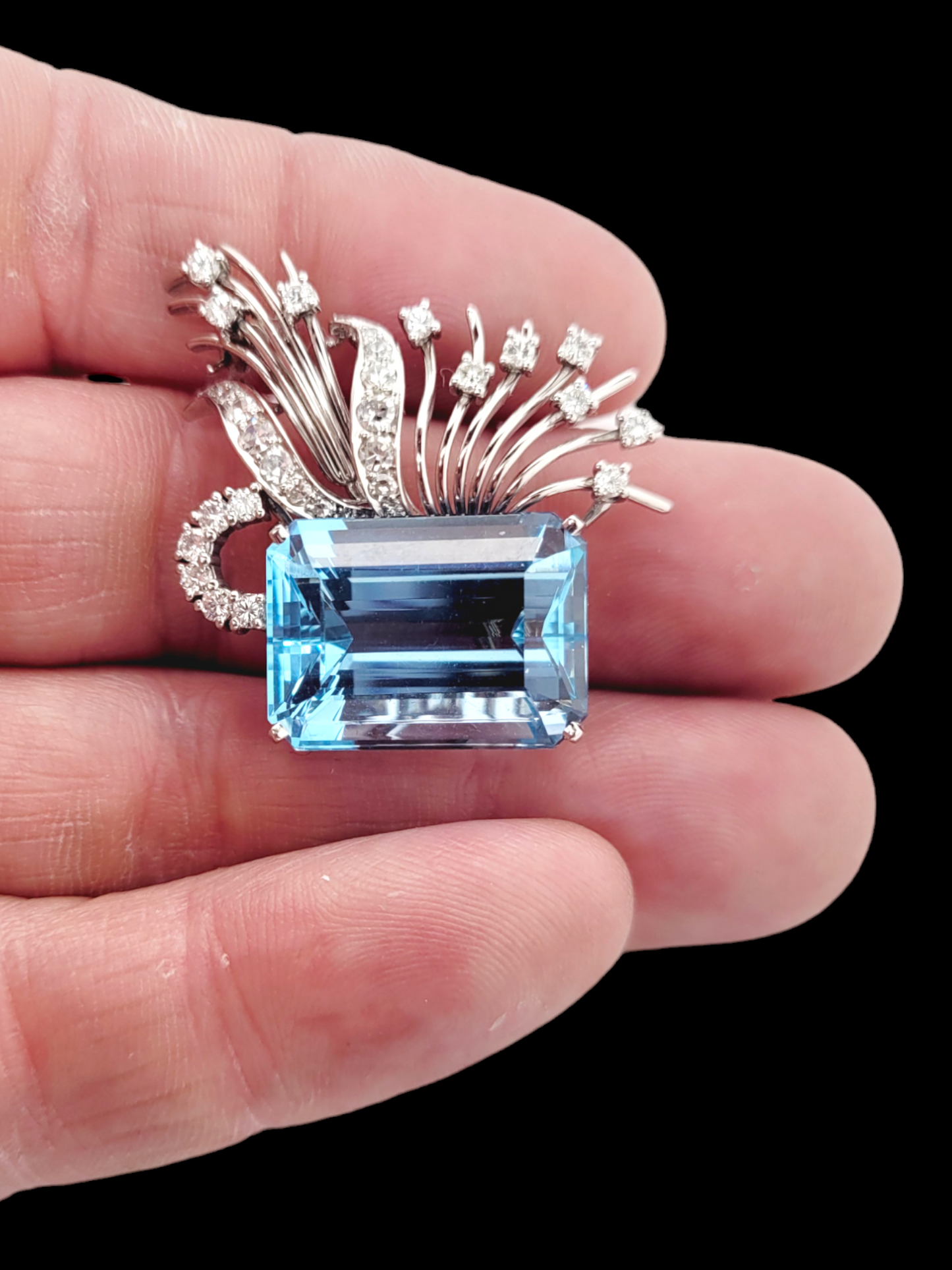 Fine Aquamarine and diamond vintage brooch
SKU: 7346