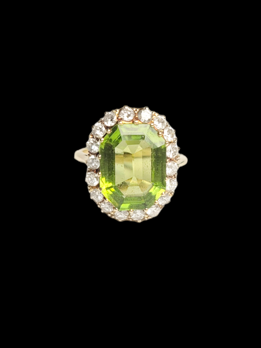 Fine peridot and diamond ring
SKU: 7387