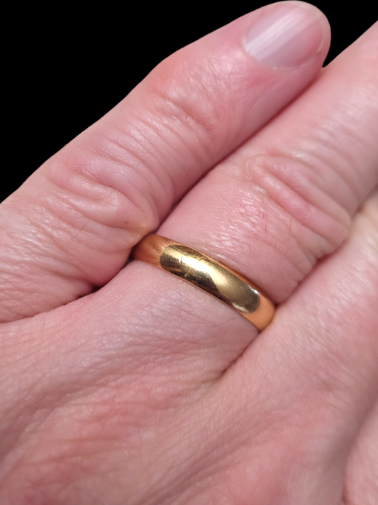 4mm D shaped 21ct yellow gold wedding band
SKU: 7466