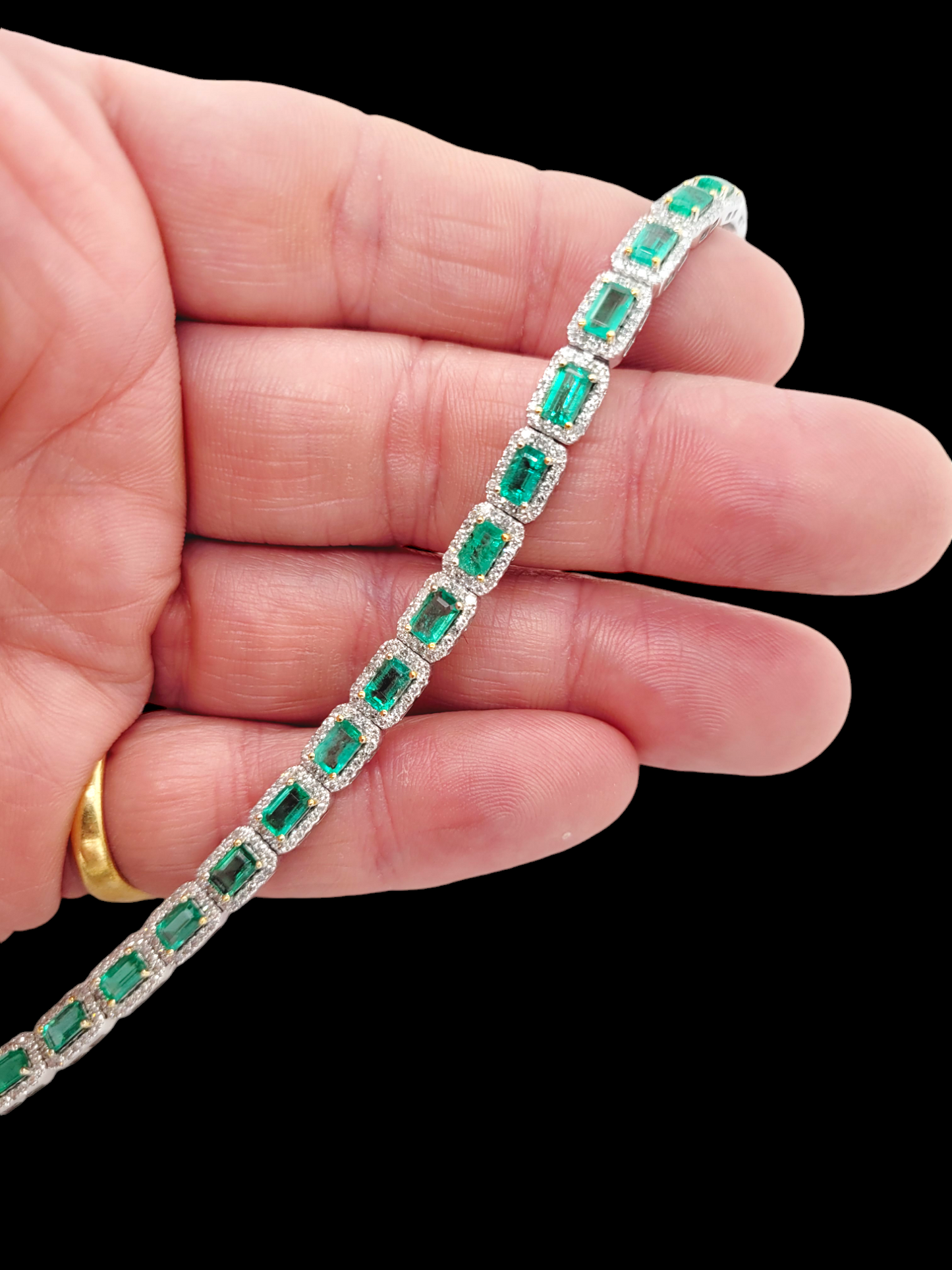 Emerald and diamond panel bracelet
SKU: 7658