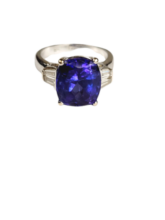 Tanzanite and tapering baguette diamond dress ring
SKU: 7661