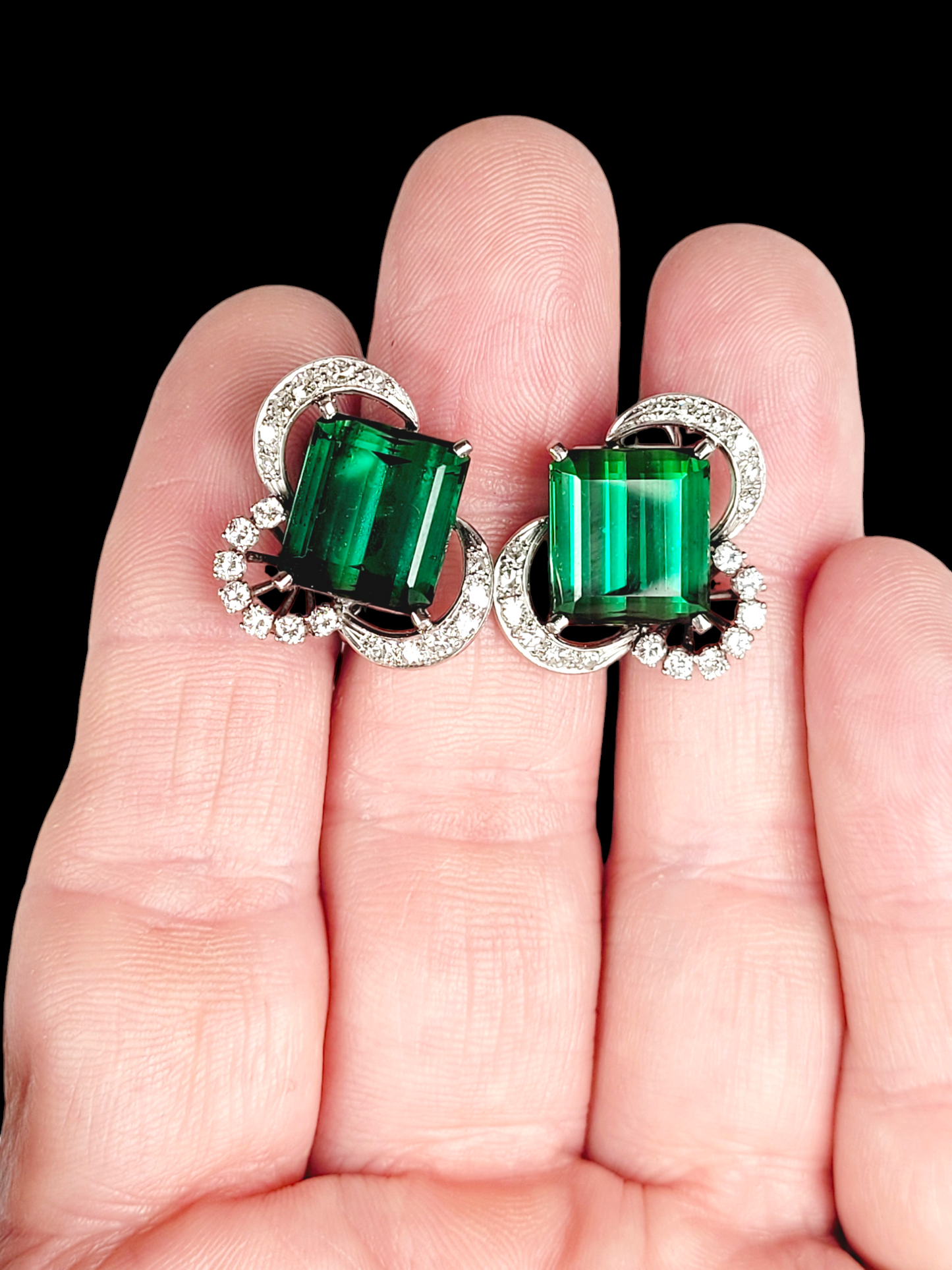 Cool Green tourmaline and diamond earrings
SKU: 7691