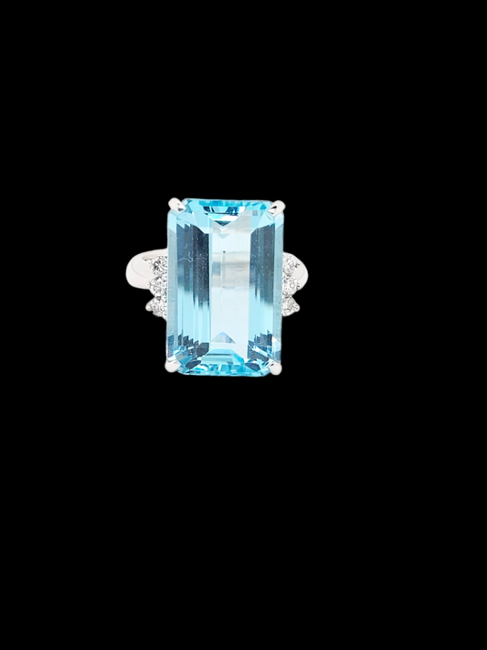 Aquamarine and diamond vintage dress ring
SKU: 7743