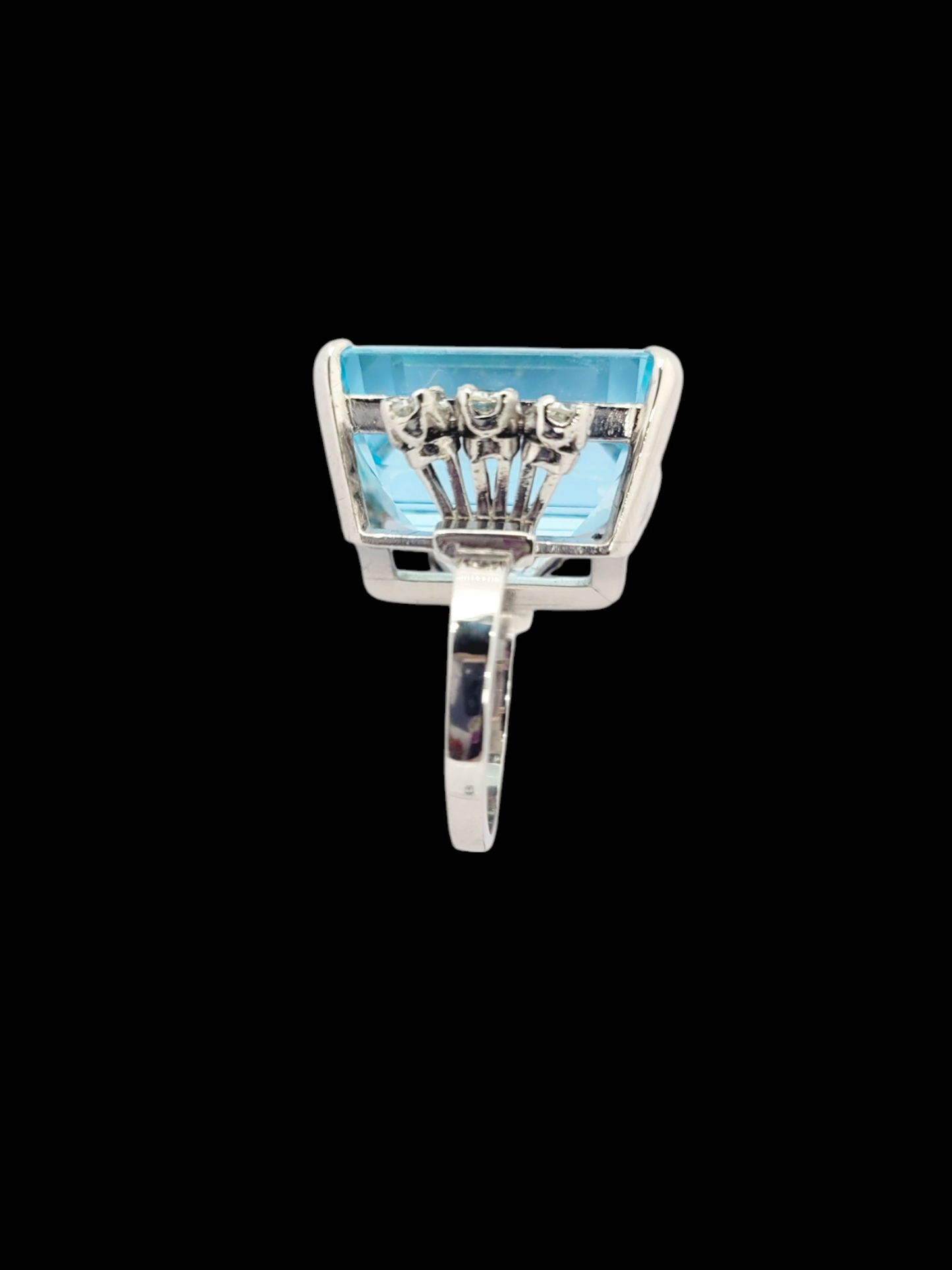 Art deco aquamarine and diamond dress ring
SKU: 7812