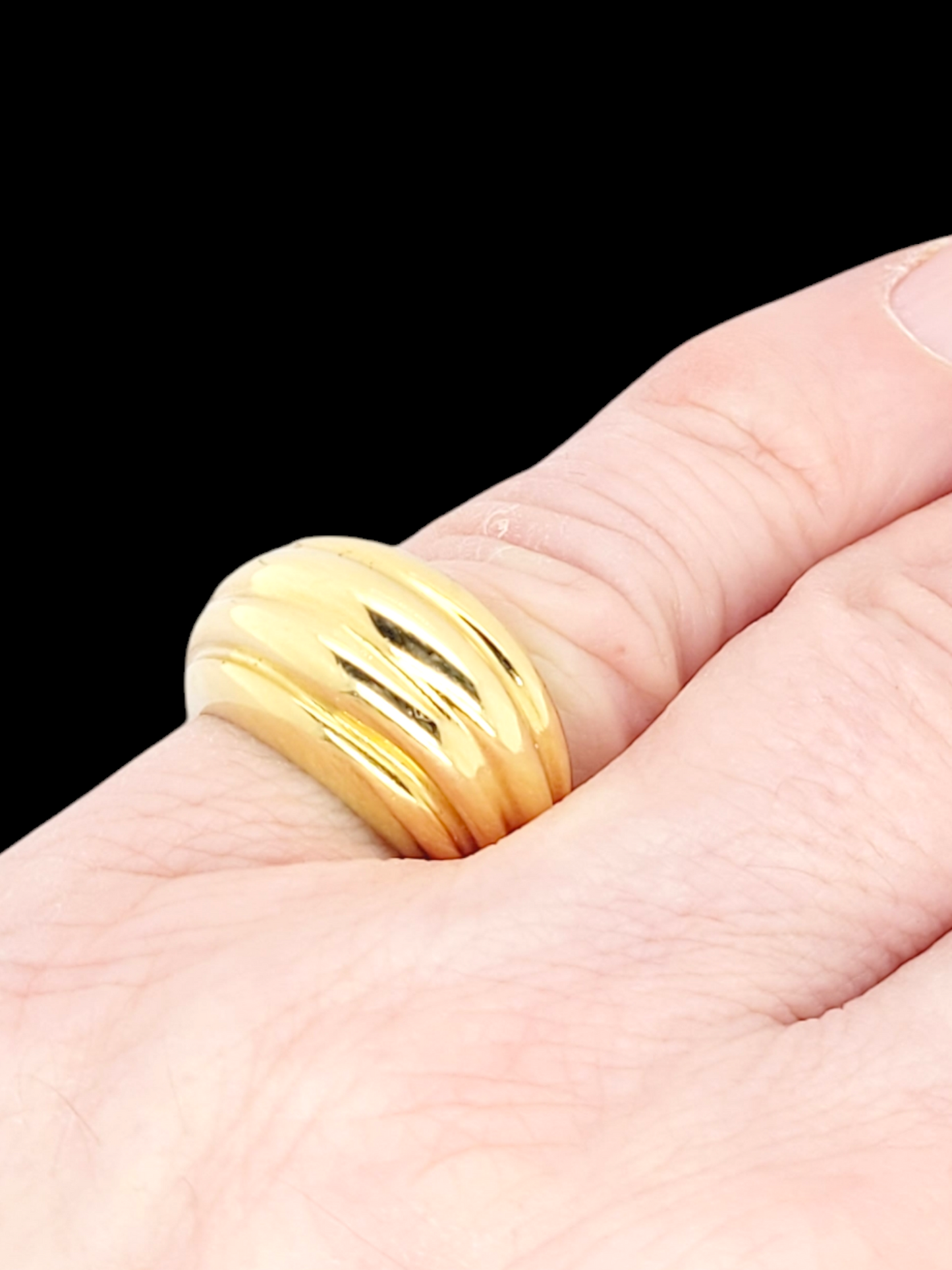 Vintage 18ct yellow gold landscape ribbed day ring
SKU: 7906