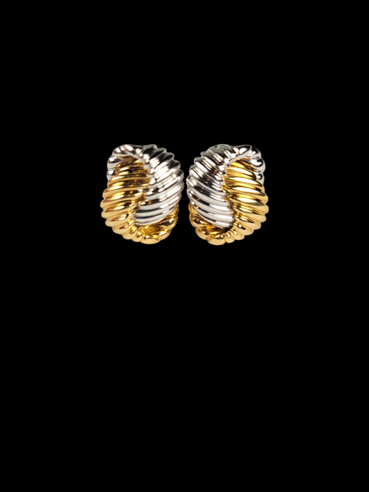 Cool bi colour 18ct gold earrings
SKU: 7910