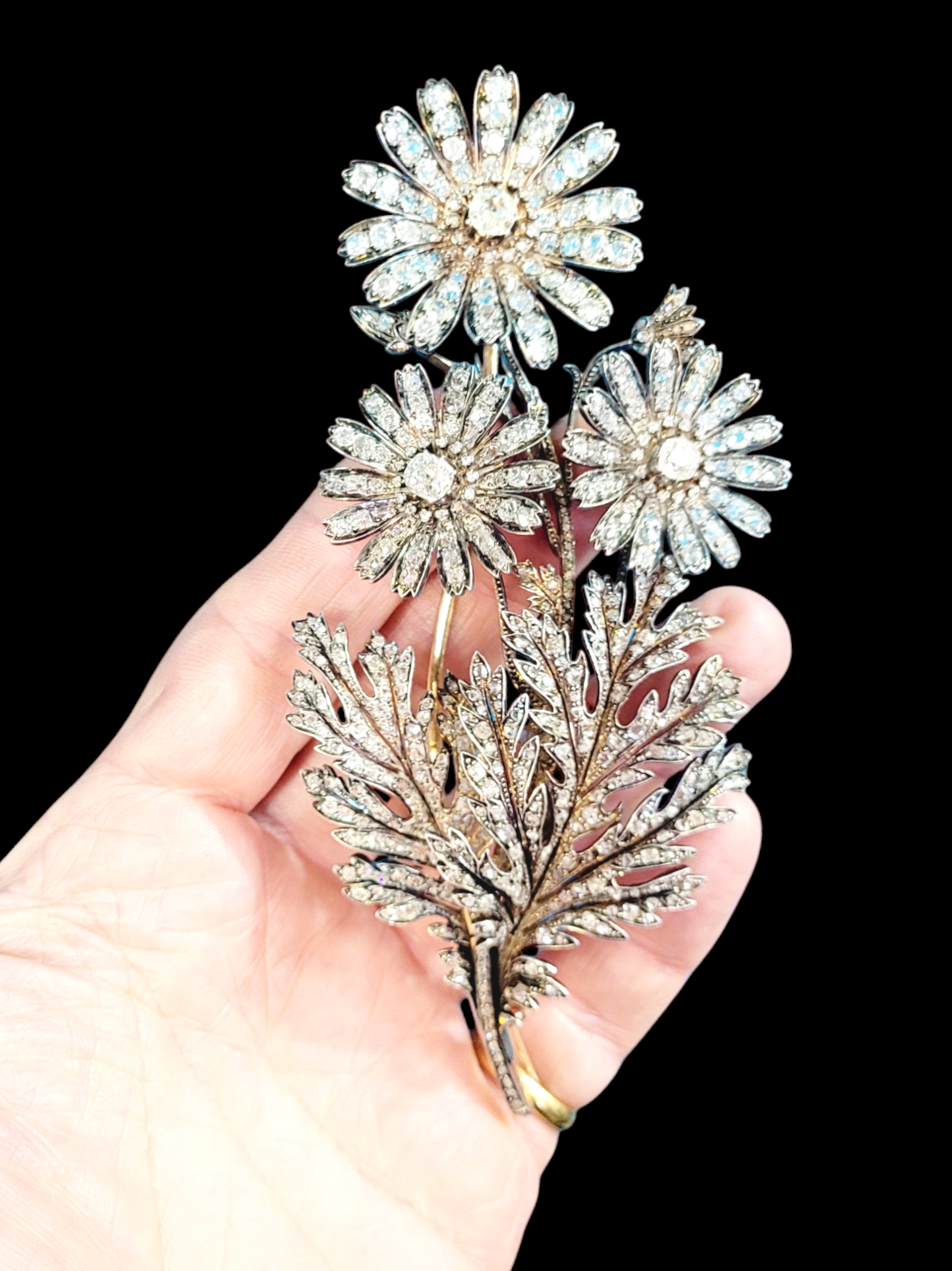 Museum quality three sprung diamond flower spray brooch
SKU: 7930