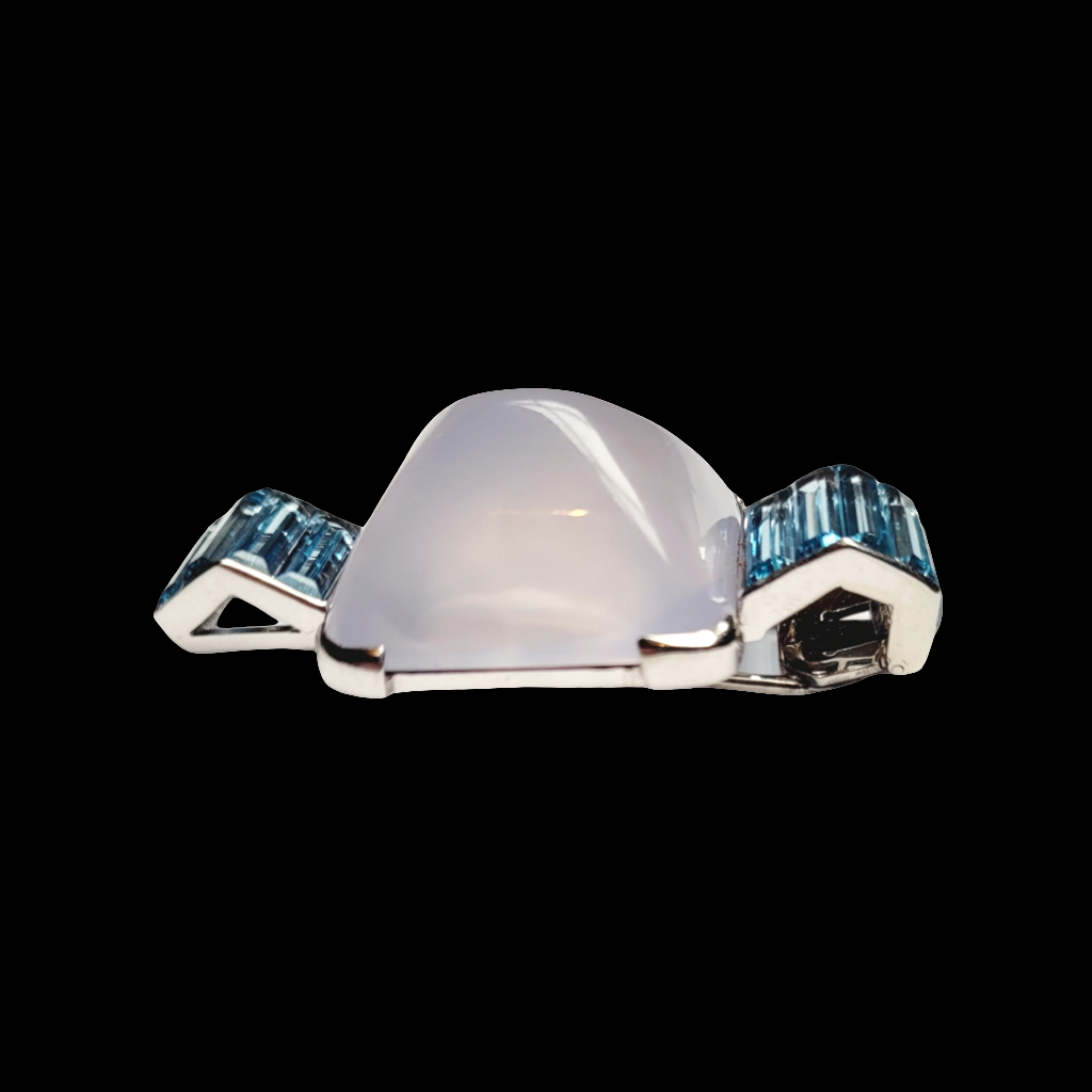 Stylish 1940's aquamarine and chalcedony sugarloaf clip brooch