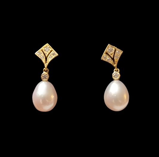 Pearl and diamond drop earrings
SKU: 8184