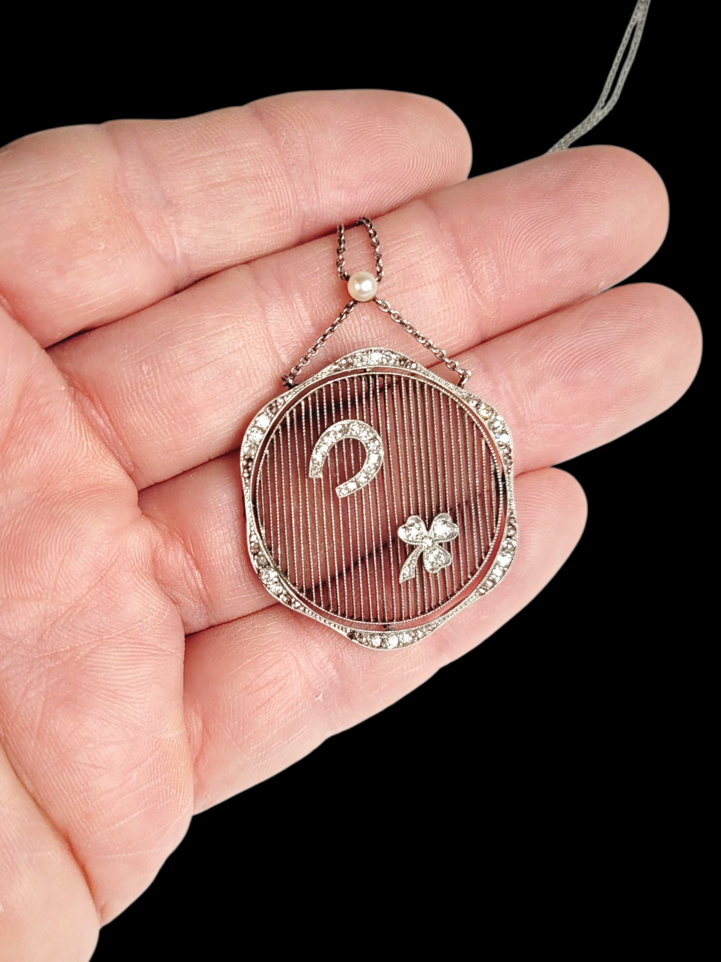 Art deco Lucky charm diamond pendant
SKU: 8209