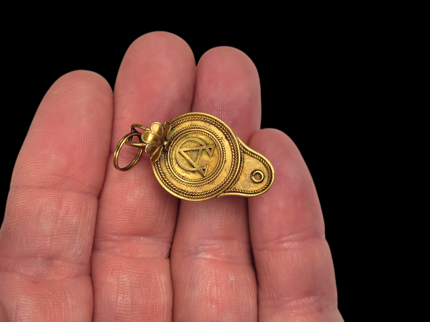 Archaeological 18ct gold Alpha to Omega lamp pendant
SKU: 8236