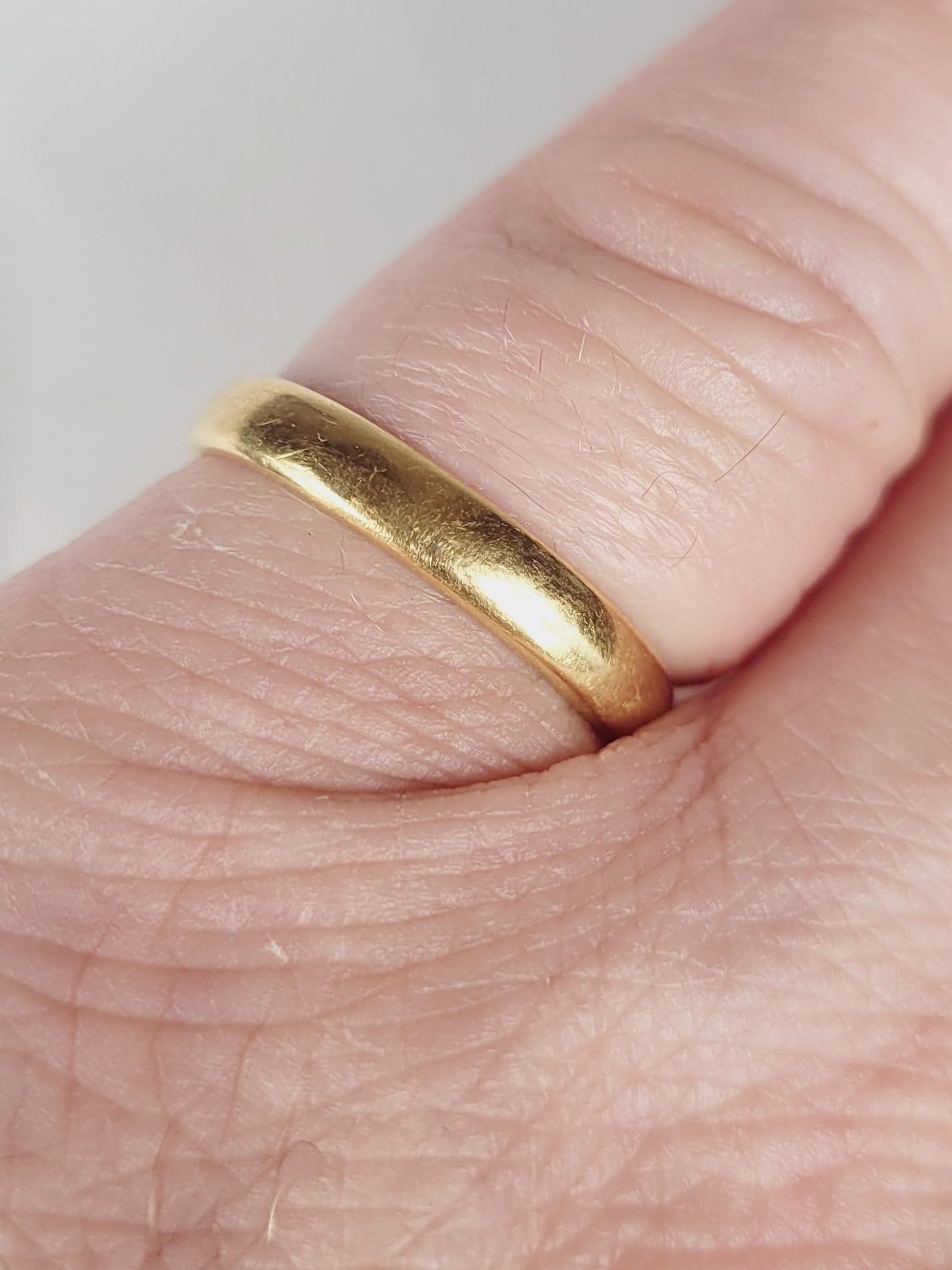 4.1g 22ct yellow gold wedding band