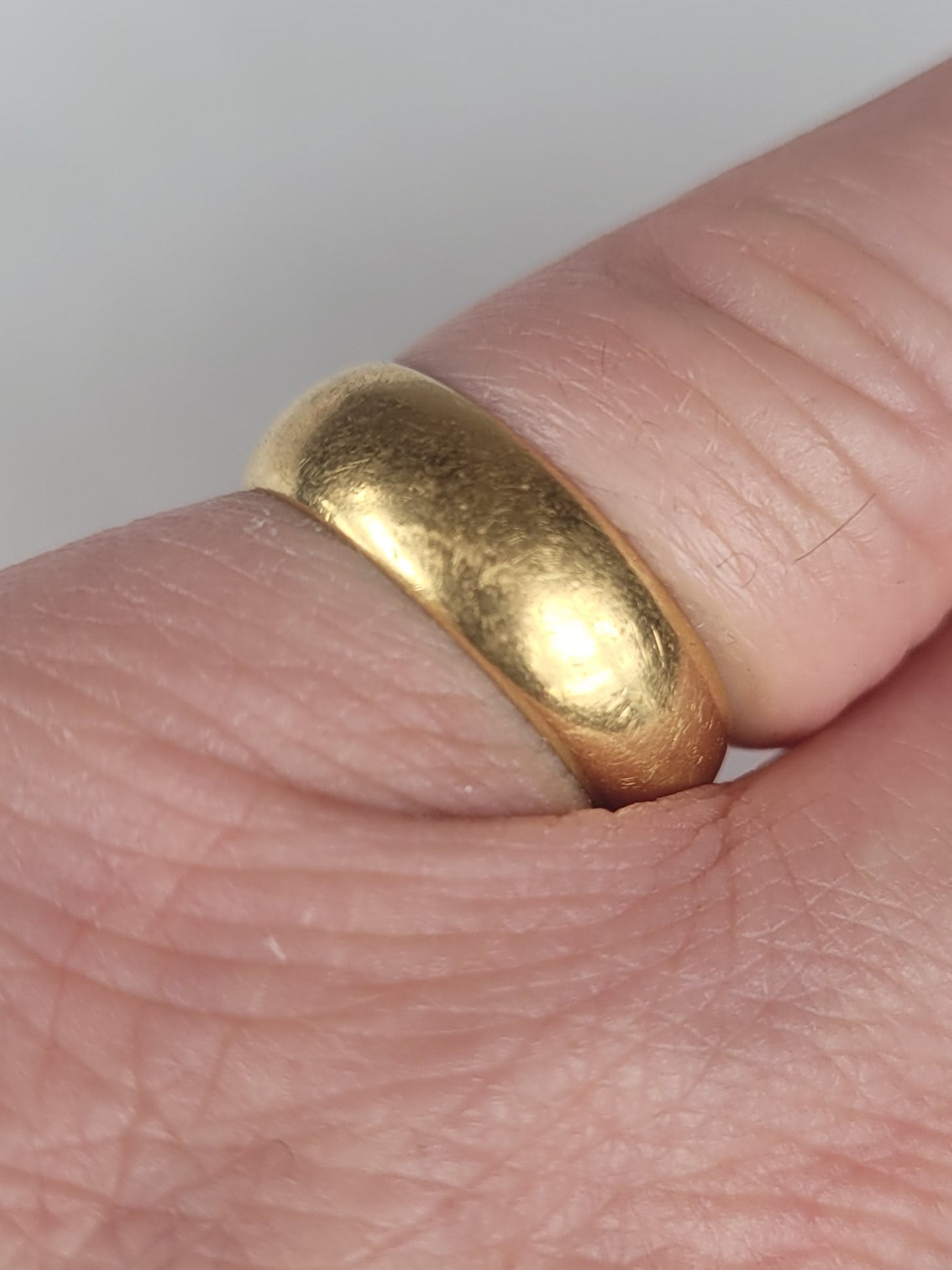 7.5g 22ct gold wedding band
