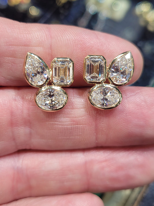 Bezel set cool pear shaped, emerald cut, and brilliant 18ct yellow gold earstuds. Sku 8999
