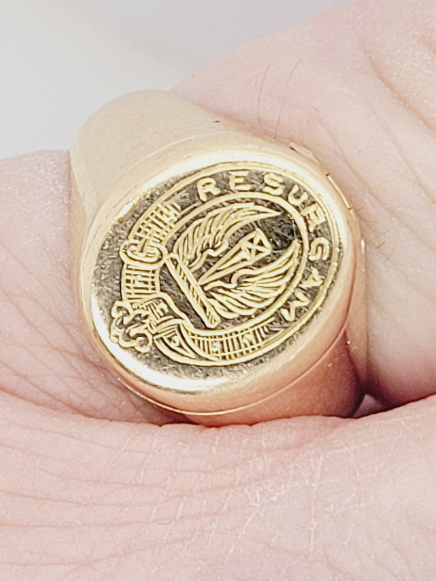 18ct gold engraved signet ring sku 9079