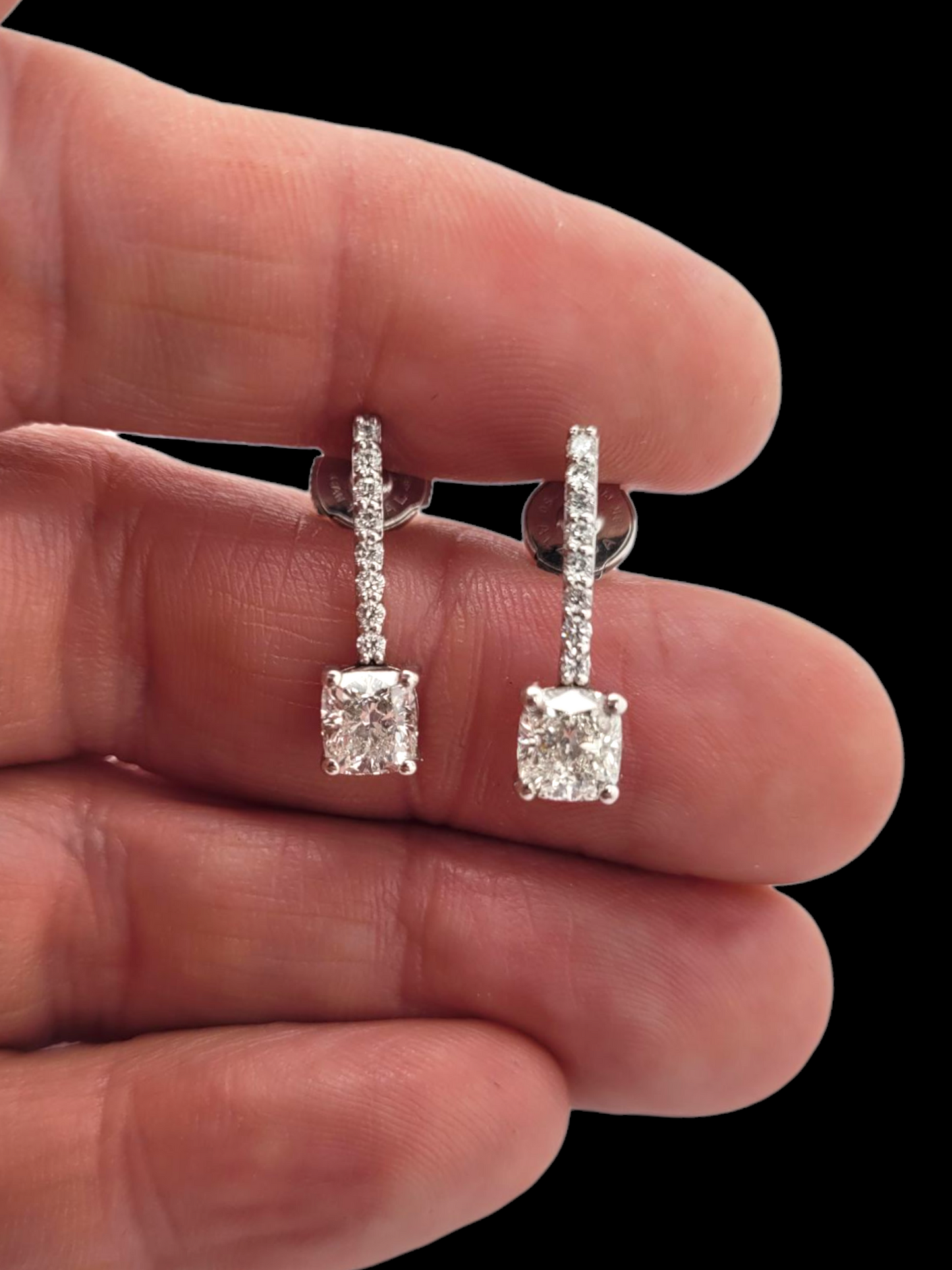Modern cushion cut diamond earrings
SKU: 8092
