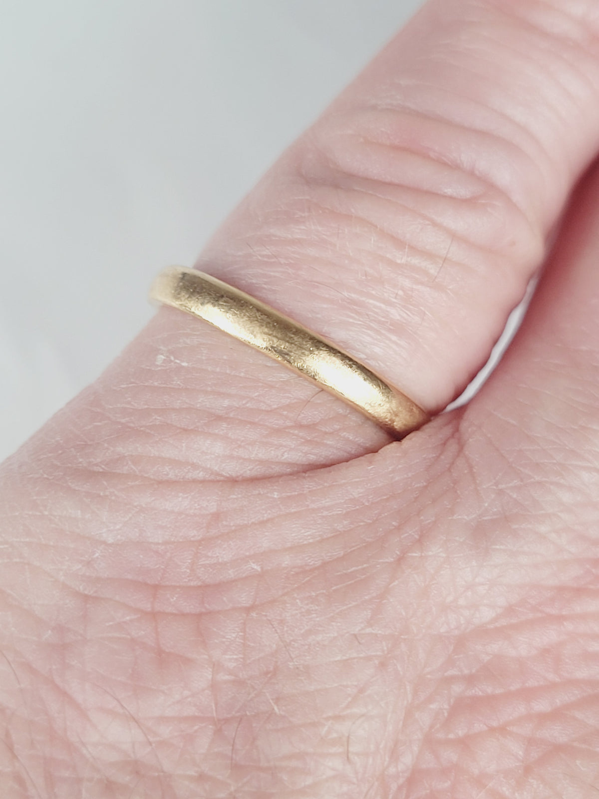 2.7g 22ct gold wedding ring