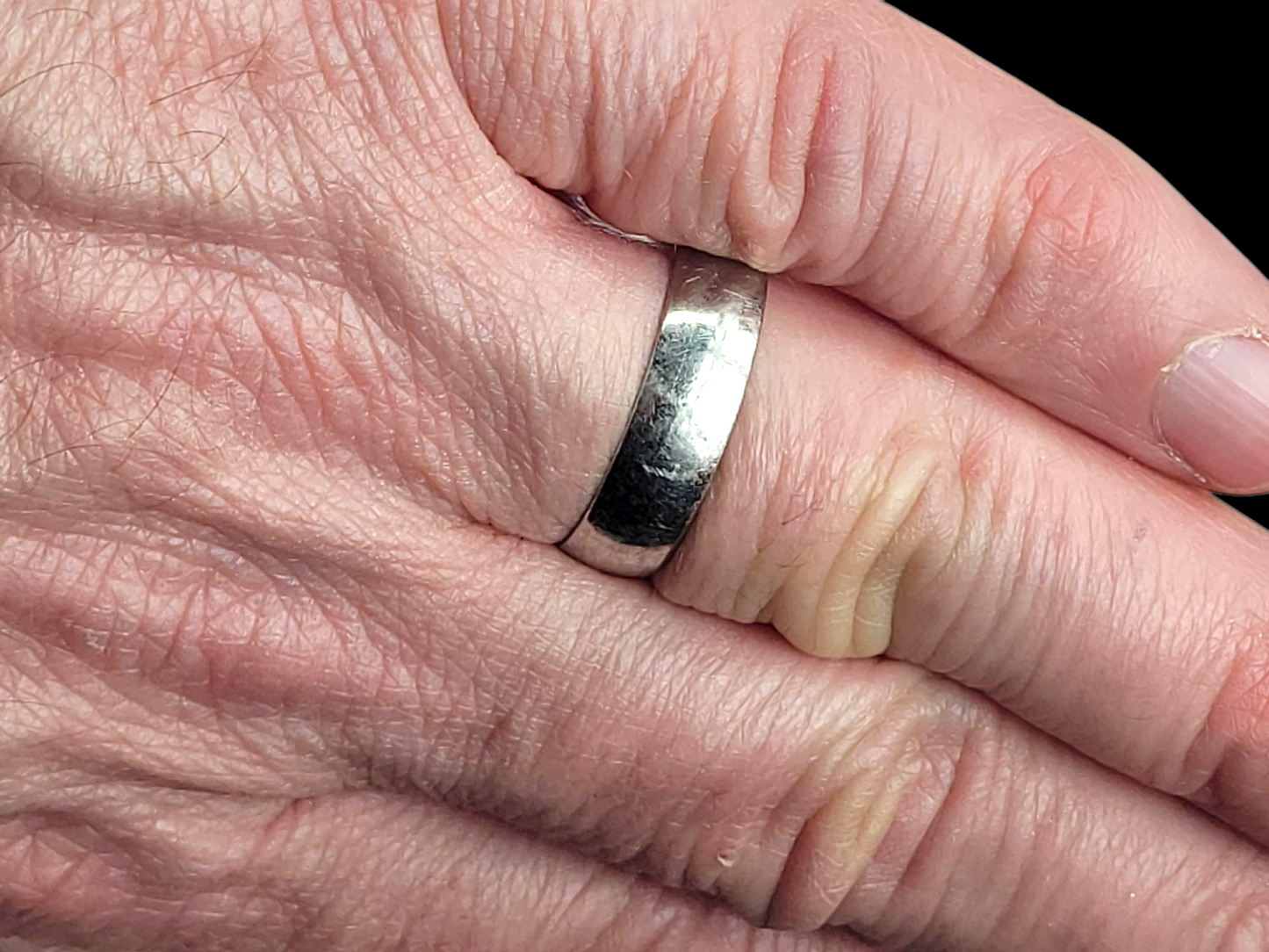 6mm Court shaped wedding band
SKU: 8126