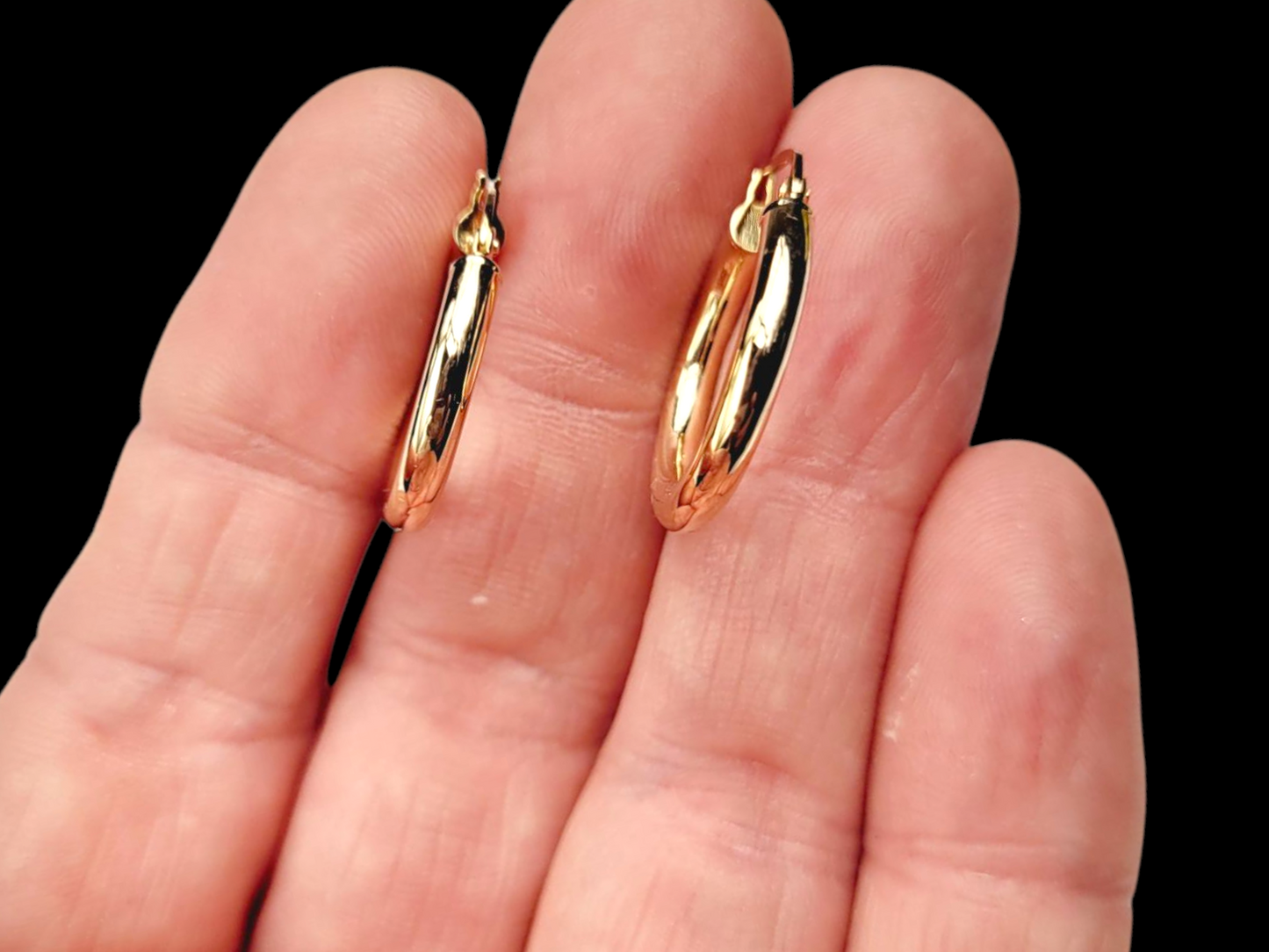 Bread and butter yellow gold hoop earrings
SKU: 8063