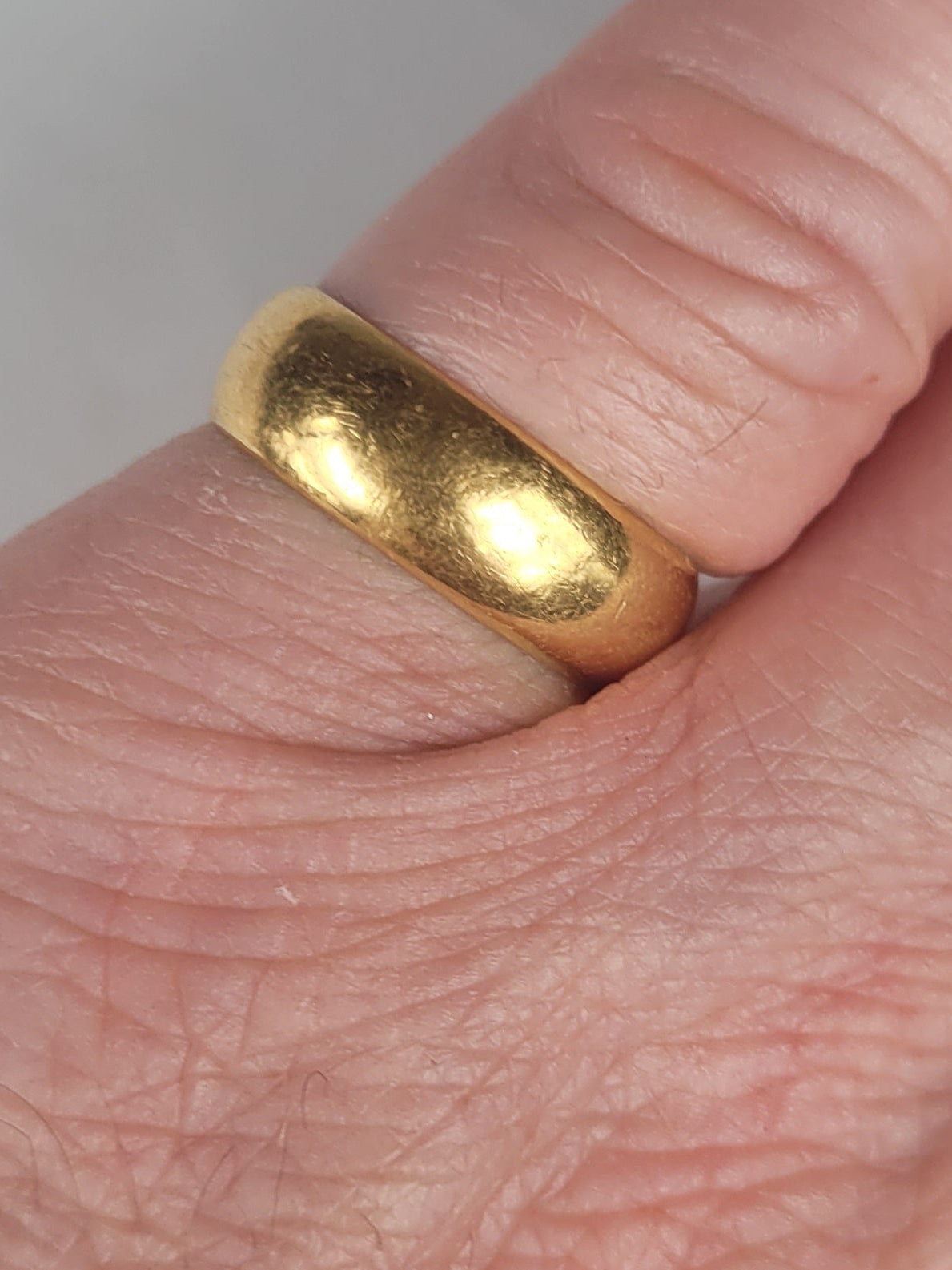 7g 22ct gold wedding band