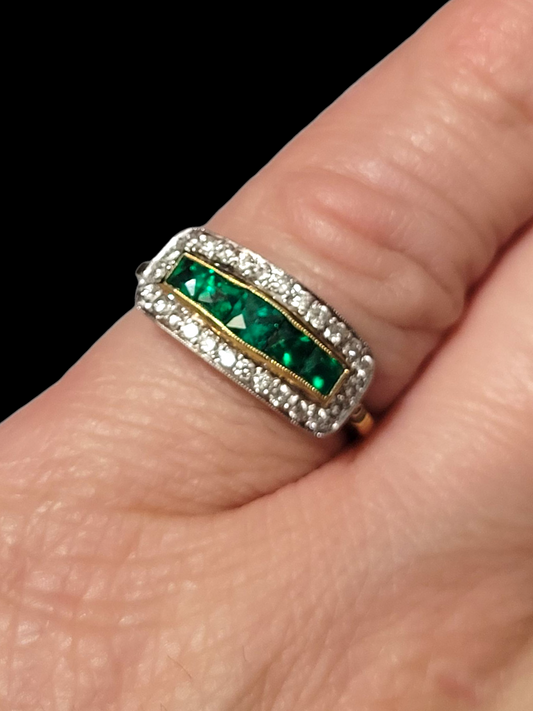 Emerald and diamond ring
SKU: 8282