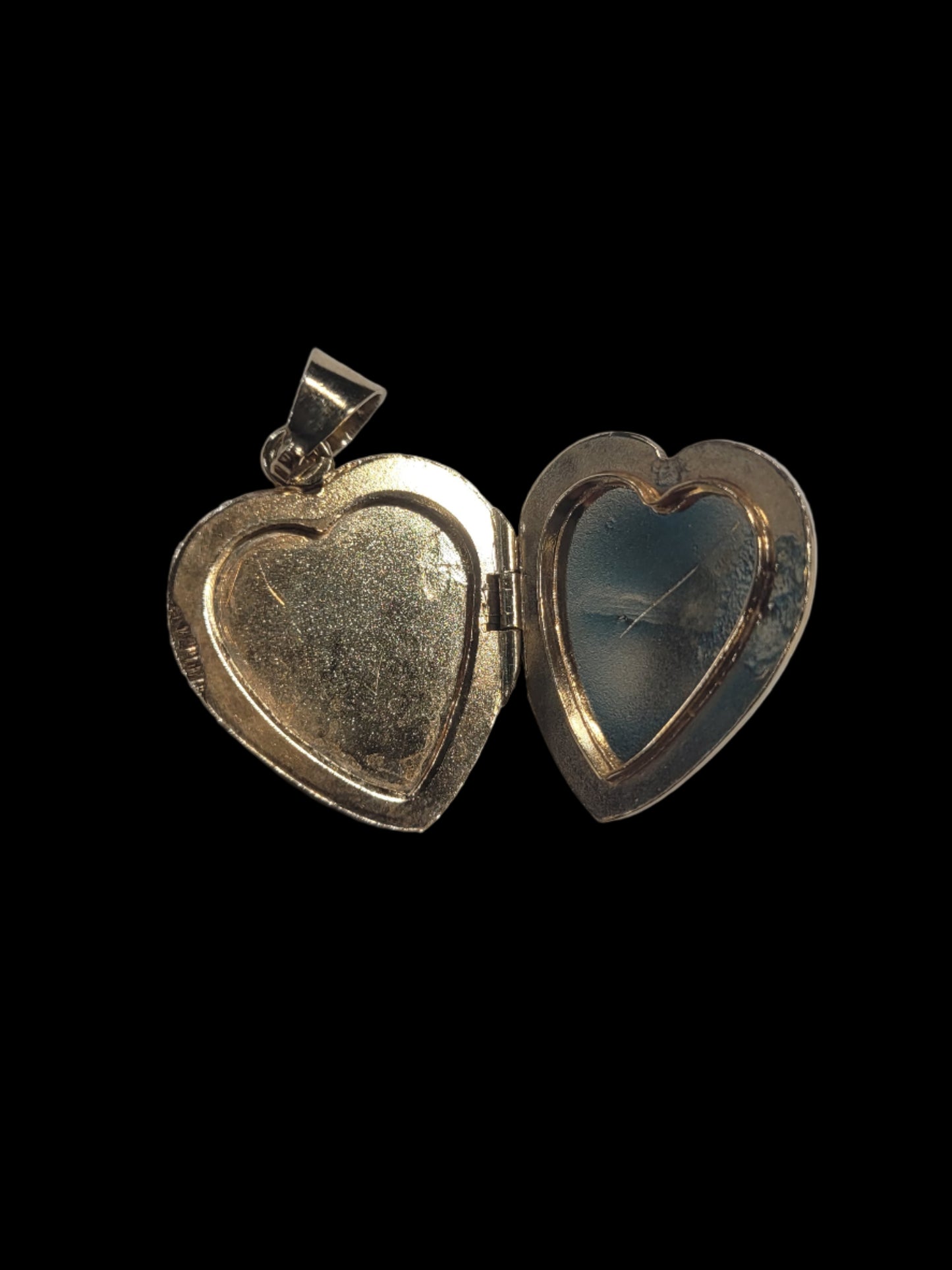 Unusual 9ct yellow gold locket sku 8516