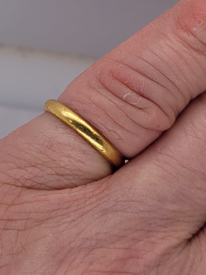 22ct gold wedding band
sku 8548