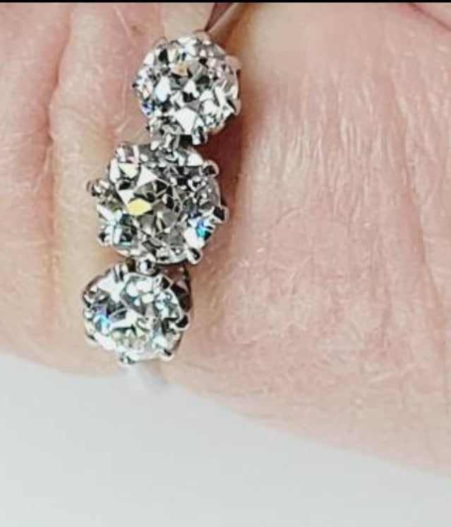 Antique trilogy diamond ring
SKU: 5478