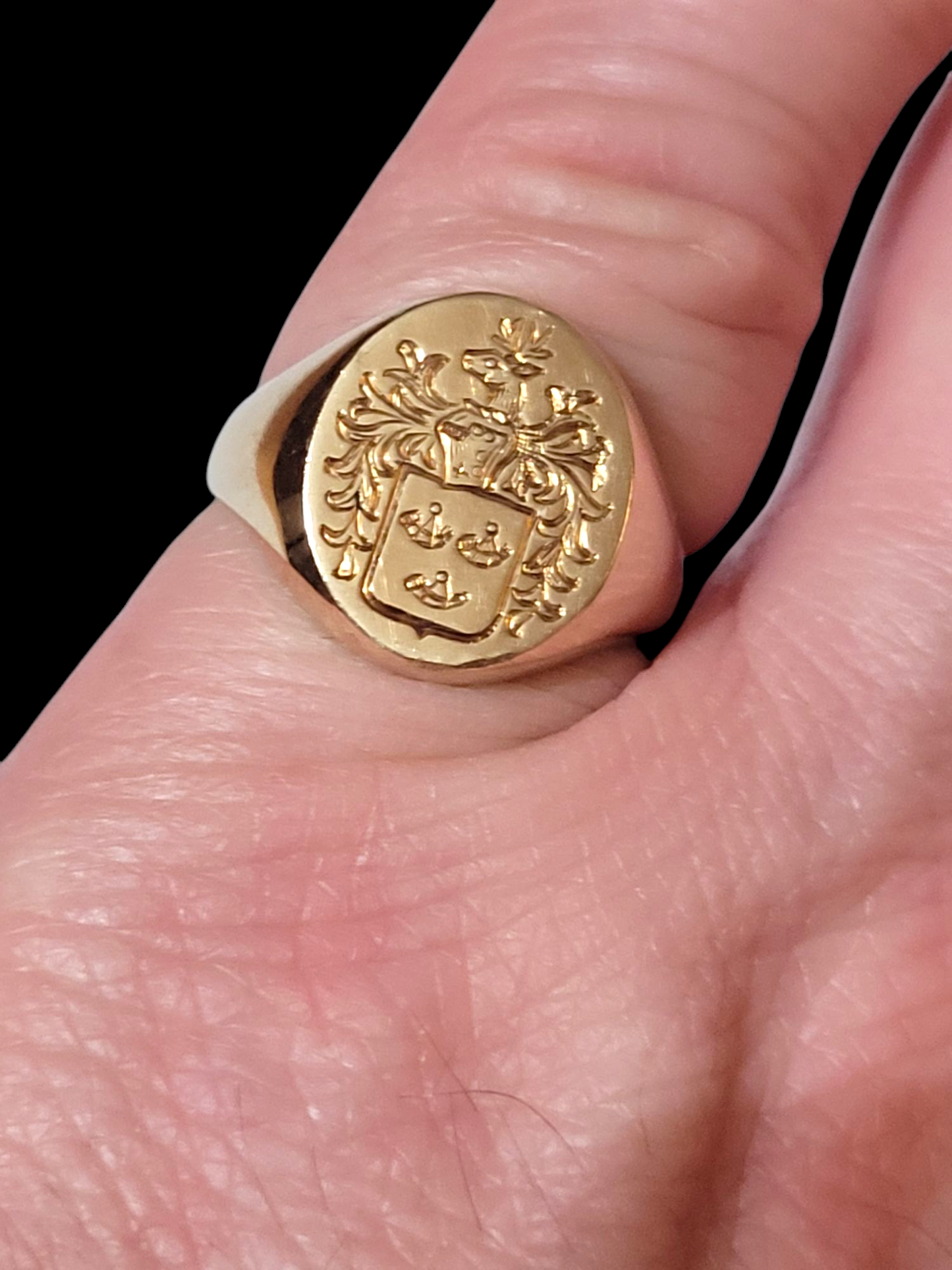 Heavy gold full coat of arms signet ring
SKU: 8082
