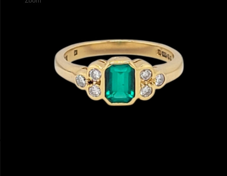 Emerald and diamond ring
SKU: 8321