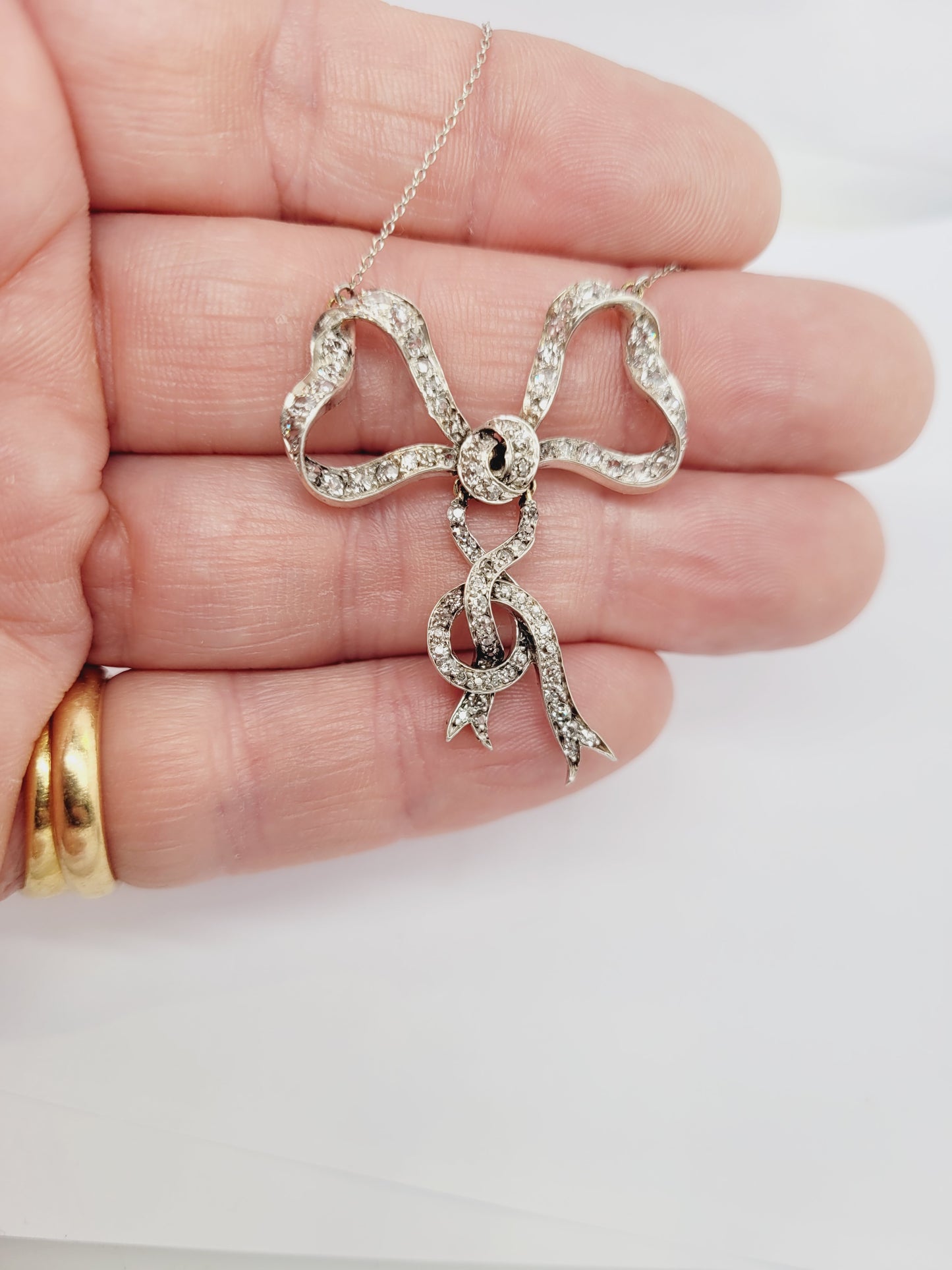 Naturalistic entwined antique diamond bow necklace
SKU: 8528